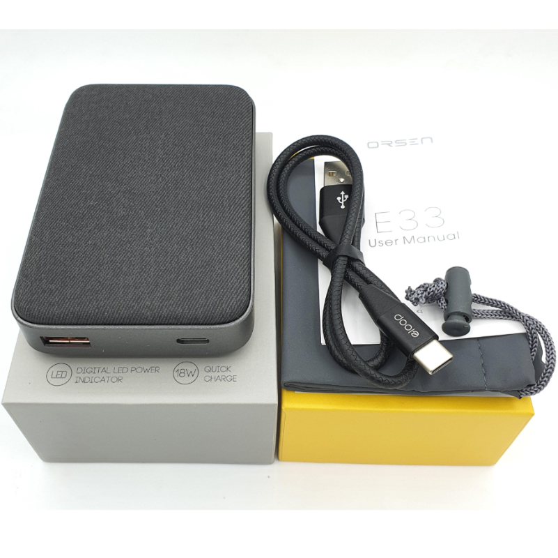ใหม่! E33 10000 mAh สีดำ / Black แถมซอง & สายชาร์จ ส่งฟรี Kerry Express & EMS!